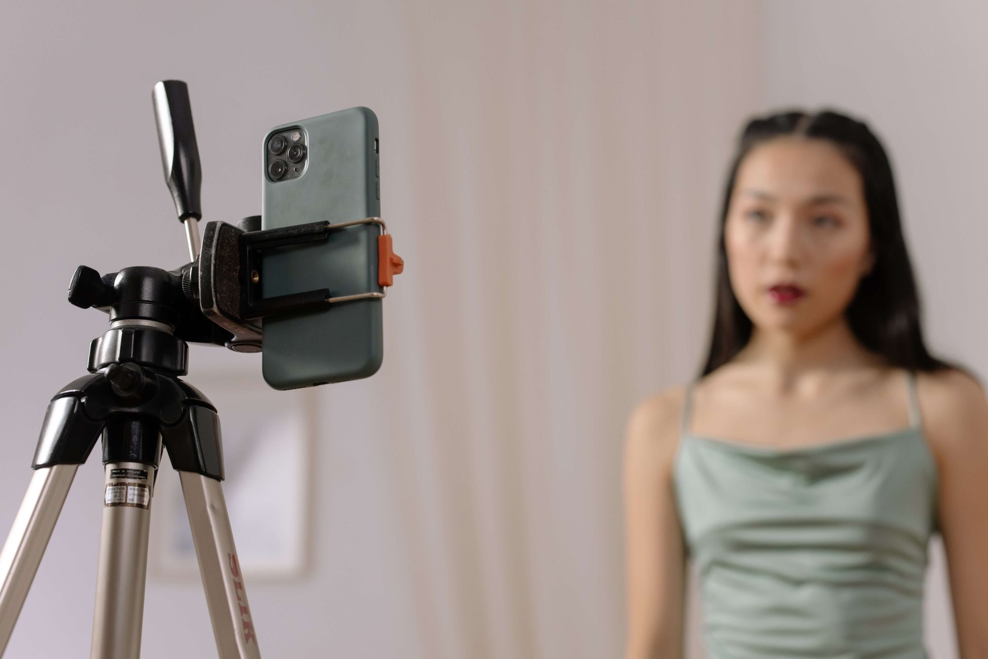 how to shoot vertical video on a tripod